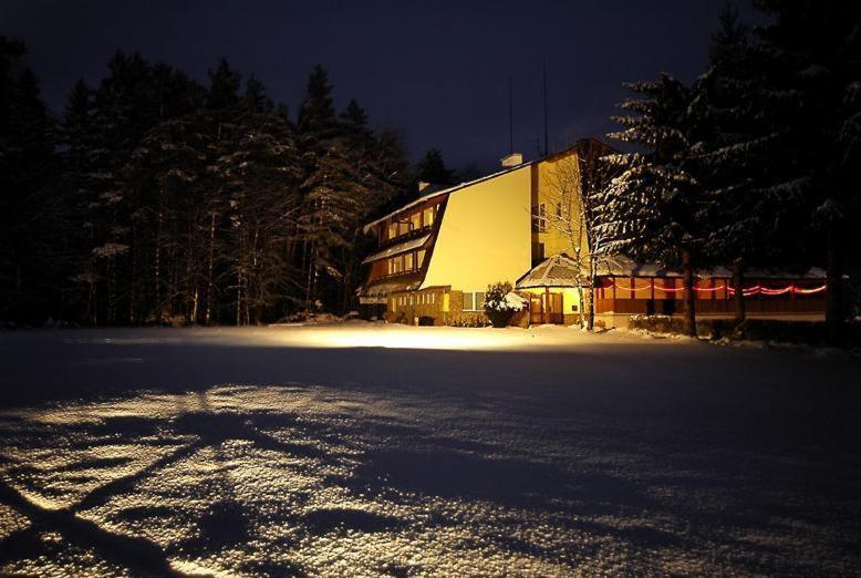 Zajazd U Kmity Postołów Exterior foto